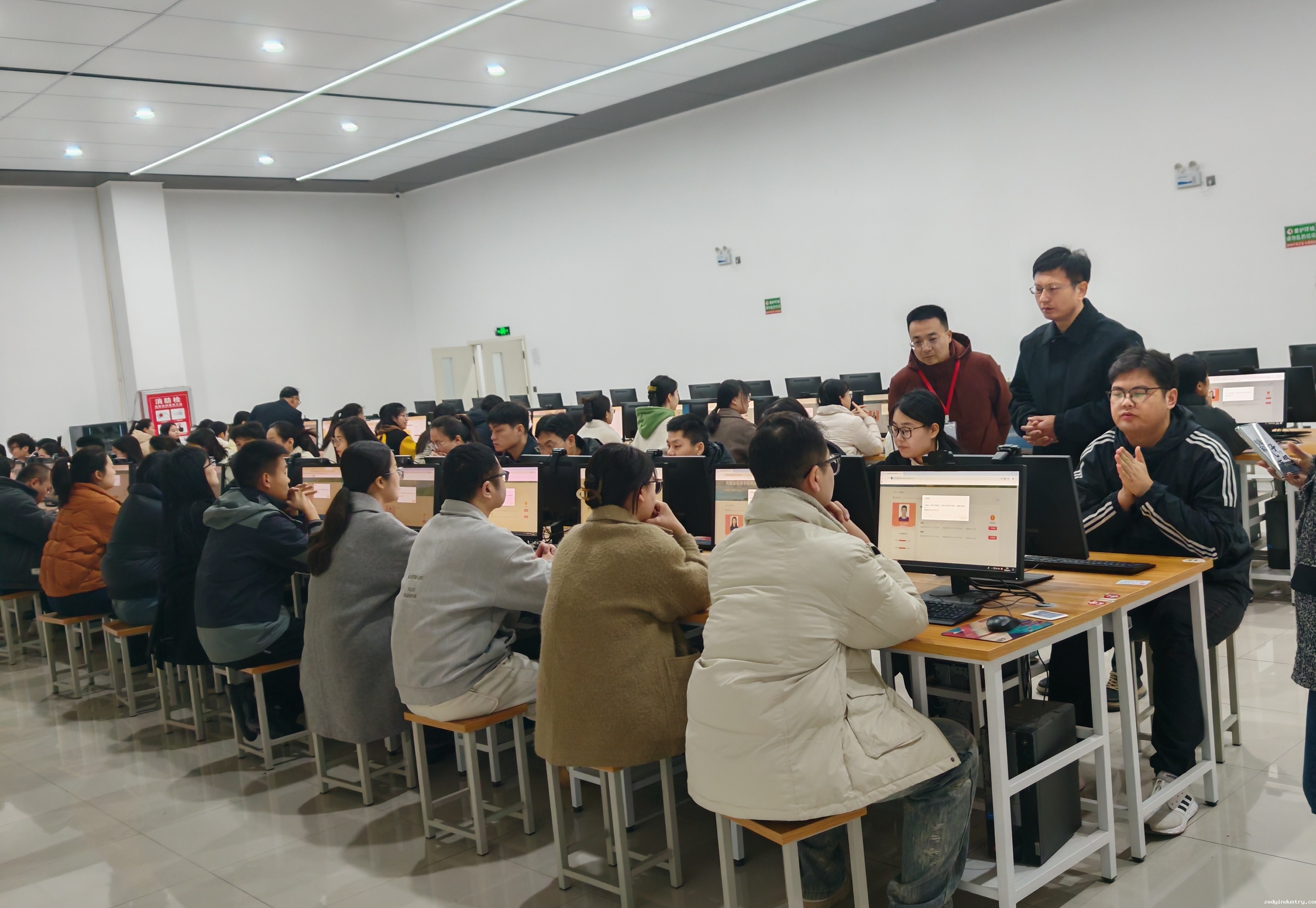 taptap官方版app下载圆满完成2025年教师资格证理论测试